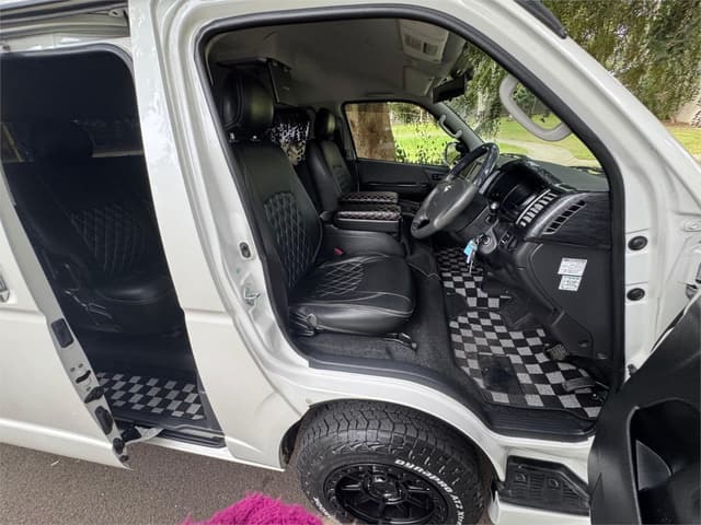 2010 Toyota HiAce JDM car for sale — photo 11 of 23