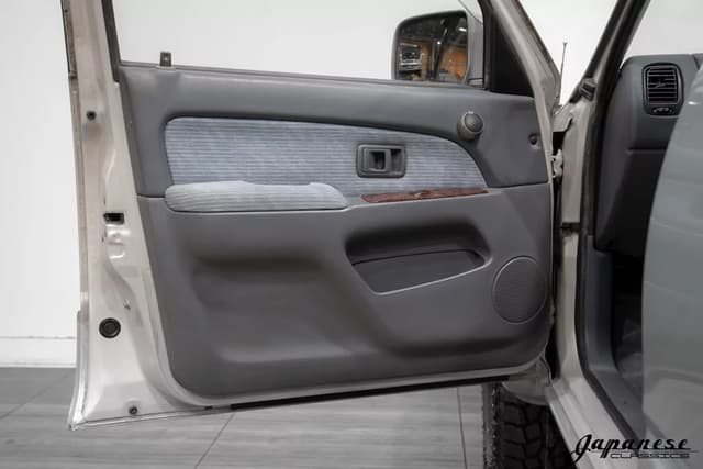 1997 Toyota Hilux Surf JDM car for sale — photo 17 of 25