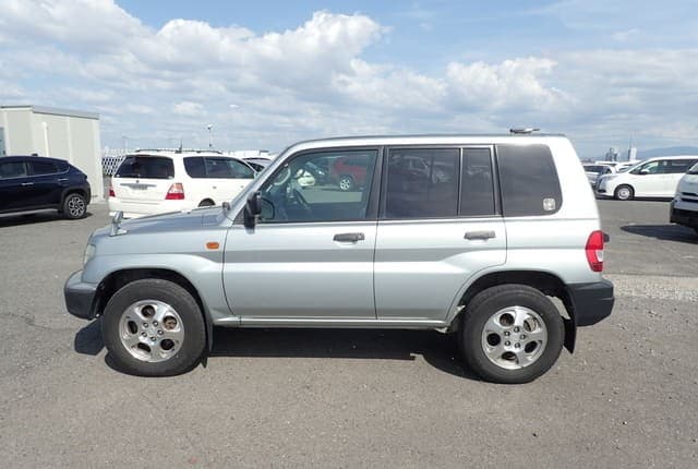 1999 Mitsubishi Pajero JDM car for sale — photo 2 of 25