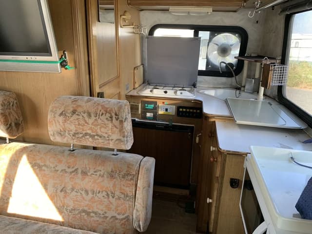1996 Toyota HiAce JDM car for sale — photo 17 of 21