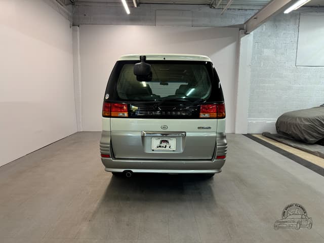 2001 Nissan Elgrand JDM car for sale — photo 17 of 25