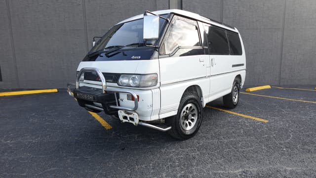 1994 Mitsubishi Delica JDM car for sale — photo 2 of 16