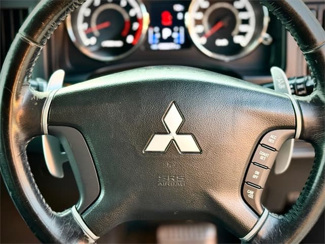 2010 Mitsubishi Delica JDM car for sale — photo 18 of 25