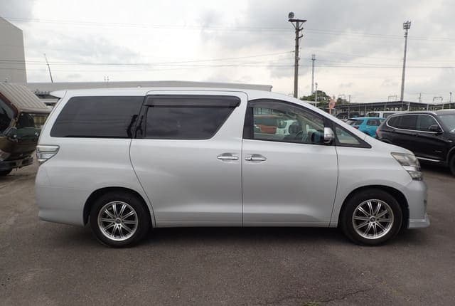 2009 Toyota Vellfire JDM car for sale — photo 6 of 25