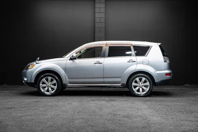 2010 Mitsubishi Outlander JDM car for sale — photo 4 of 18
