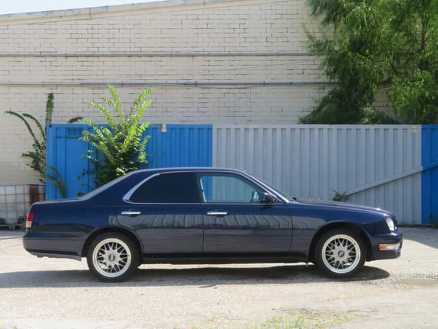 1997 Nissan Cedric JDM car for sale — photo 3 of 21