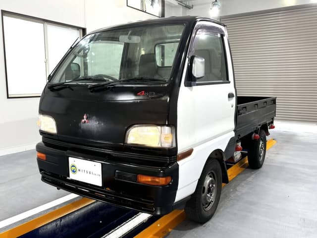 1997 Mitsubishi Minicab JDM car for sale — photo 2 of 10