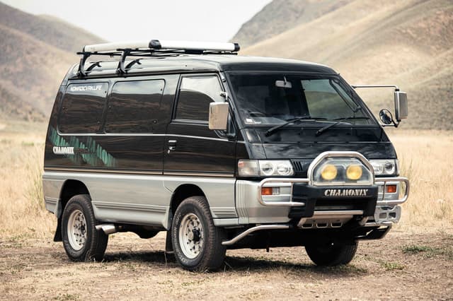 1992 Mitsubishi Delica JDM car for sale — photo 9 of 25