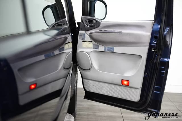 1996 Mitsubishi Delica JDM car for sale — photo 23 of 25