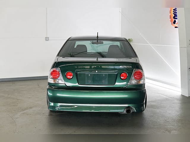 1999 Toyota Altezza JDM car for sale — photo 5 of 25