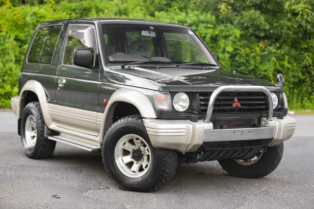 1993 Mitsubishi Pajero JDM car for sale — photo 10 of 25