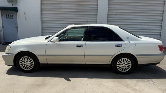 2001 Toyota Crown JDM car for sale — photo 3 of 13