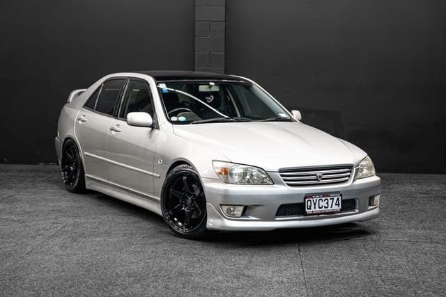 1999 Toyota Altezza JDM car for sale — photo 11 of 19