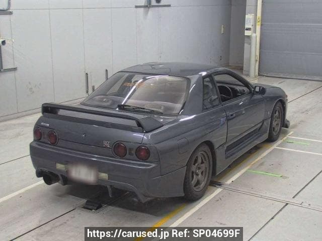1992 Nissan Skyline JDM car for sale — photo 2 of 3