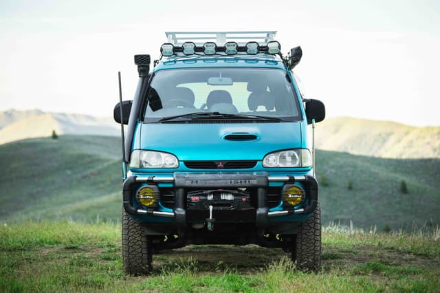 1997 Mitsubishi Delica JDM car for sale — photo 9 of 25