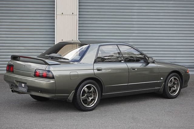 1992 Nissan Skyline JDM car for sale — photo 10 of 25