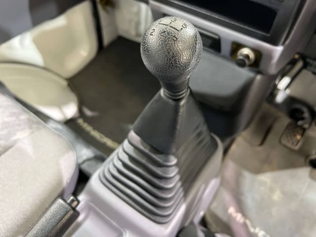 1998 Mitsubishi Minicab JDM car for sale — photo 12 of 25