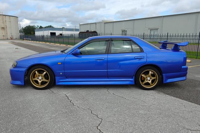 1998 Nissan Skyline JDM car for sale — photo 10 of 17