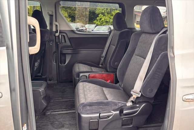2009 Toyota Alphard JDM car for sale — photo 22 of 25