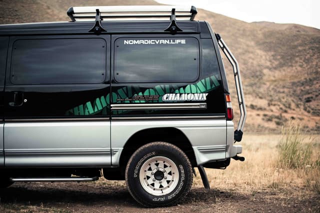 1992 Mitsubishi Delica JDM car for sale — photo 11 of 25
