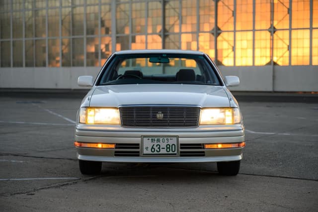 1996 Toyota Crown JDM car for sale — photo 2 of 24