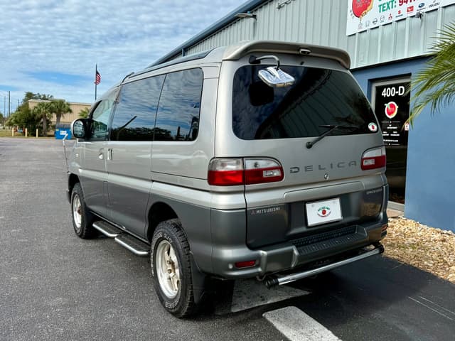 2000 Mitsubishi Delica JDM car for sale — photo 5 of 23