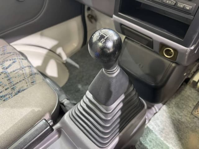 1998 Mitsubishi Minicab JDM car for sale — photo 12 of 22