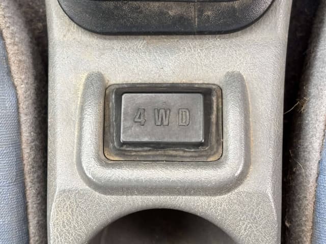 2000 Mitsubishi Minicab JDM car for sale — photo 12 of 25