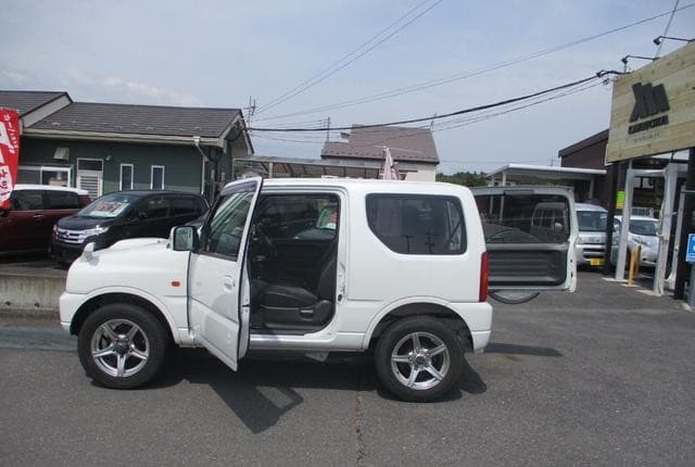 2010 Suzuki Jimny JDM car for sale — photo 4 of 25