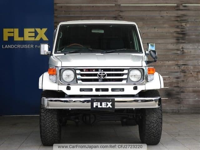 2001 Toyota Land Cruiser JDM car for sale — photo 2 of 20