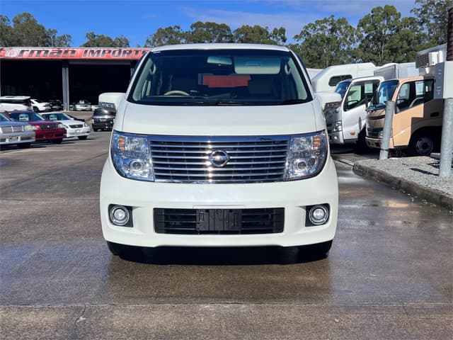 2006 Nissan Elgrand JDM car for sale — photo 2 of 16