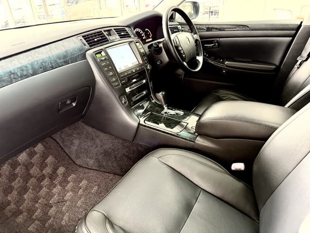 2007 Toyota Crown JDM car for sale — photo 5 of 6