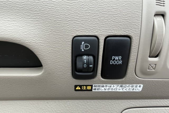 2007 Toyota Raum JDM car for sale — photo 15 of 25