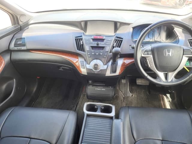 2010 Honda Odyssey JDM car for sale — photo 9 of 16