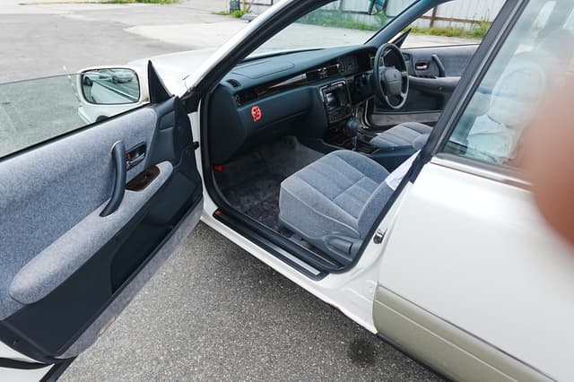1995 Toyota Crown JDM car for sale — photo 12 of 15