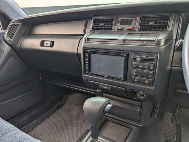 1995 Toyota Crown JDM car for sale — photo 13 of 25