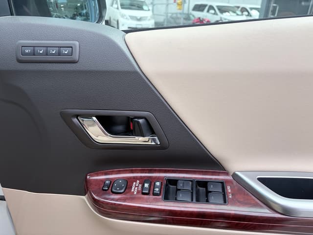 2009 Toyota Vellfire JDM car for sale — photo 11 of 19