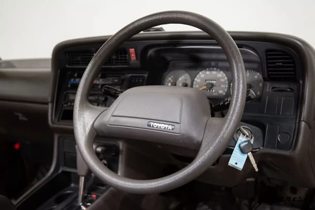 1995 Toyota HiAce JDM car for sale — photo 12 of 25
