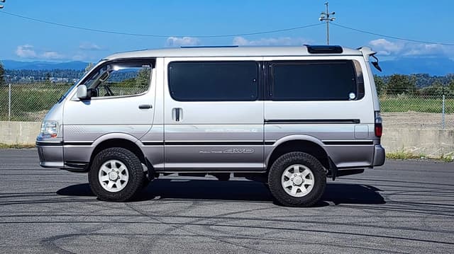 1997 Toyota HiAce JDM car for sale — photo 5 of 10