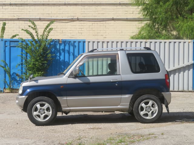 2000 Mitsubishi Pajero Mini JDM car for sale — photo 4 of 21