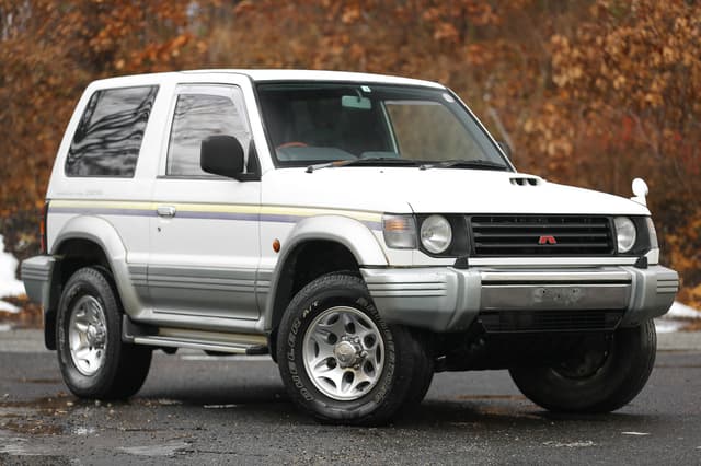1996 Mitsubishi Pajero JDM car for sale — photo 9 of 25