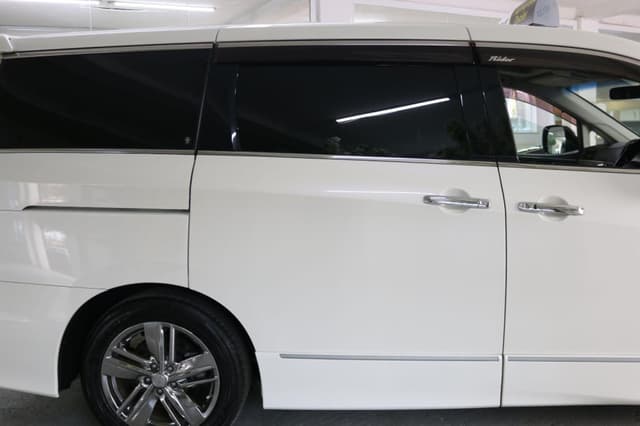 2010 Nissan Elgrand JDM car for sale — photo 8 of 25