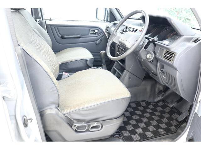 1992 Mitsubishi Pajero JDM car for sale — photo 13 of 17