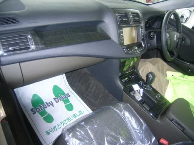 2009 Toyota Crown JDM car for sale — photo 3 of 6