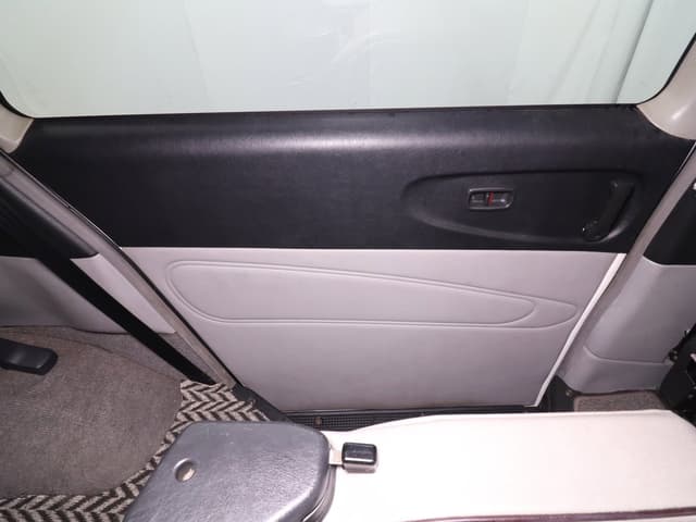 1998 Mitsubishi Delica JDM car for sale — photo 23 of 25