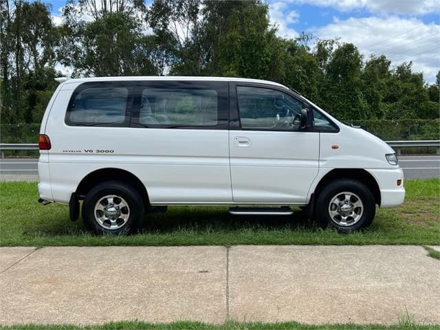 2001 Mitsubishi Delica JDM car for sale — photo 5 of 10
