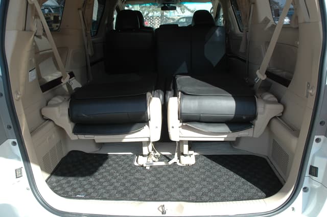 2008 Toyota Alphard JDM car for sale — photo 17 of 19