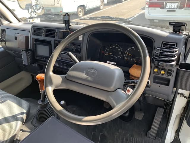 1996 Toyota HiAce JDM car for sale — photo 12 of 21