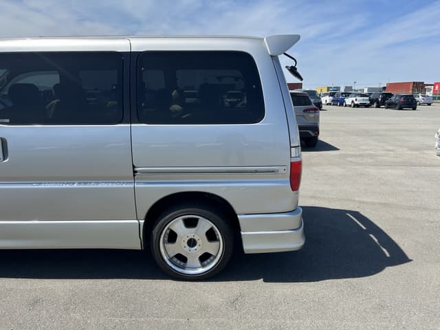 2000 Toyota Grand Hiace JDM car for sale — photo 7 of 25