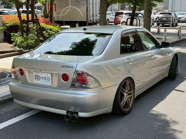 2001 Toyota Altezza JDM car for sale — photo 3 of 9